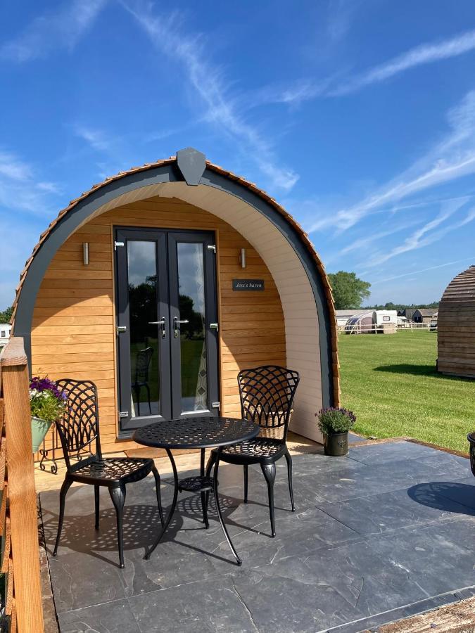 Abbey Farm Luxury Glamping Hotel Rhuddlan Exterior photo