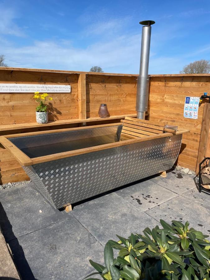Abbey Farm Luxury Glamping Hotel Rhuddlan Exterior photo